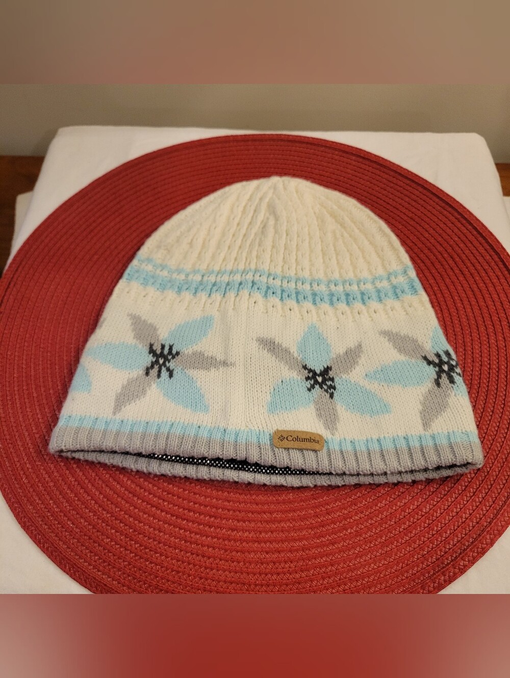 ❄️EUC~Columbia Cream & Light Blue Floral Cable Knit Beanie